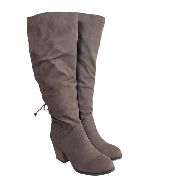 Journee Collection Taupe Faux Suede Pull-on Slouch Block Heel Boots Sz 9 - Picture 2 of 11